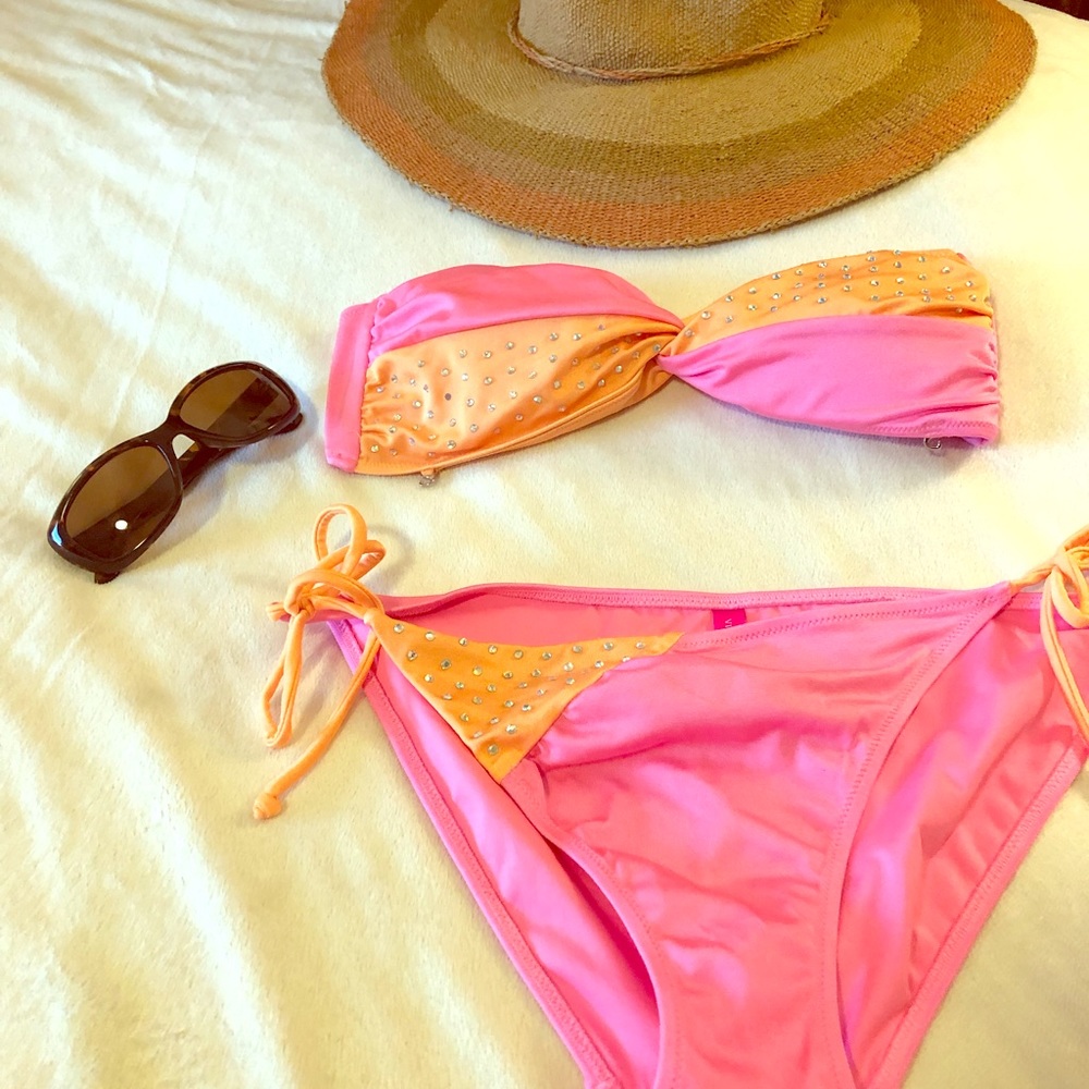 VS bathing suits. Some are with tags.
